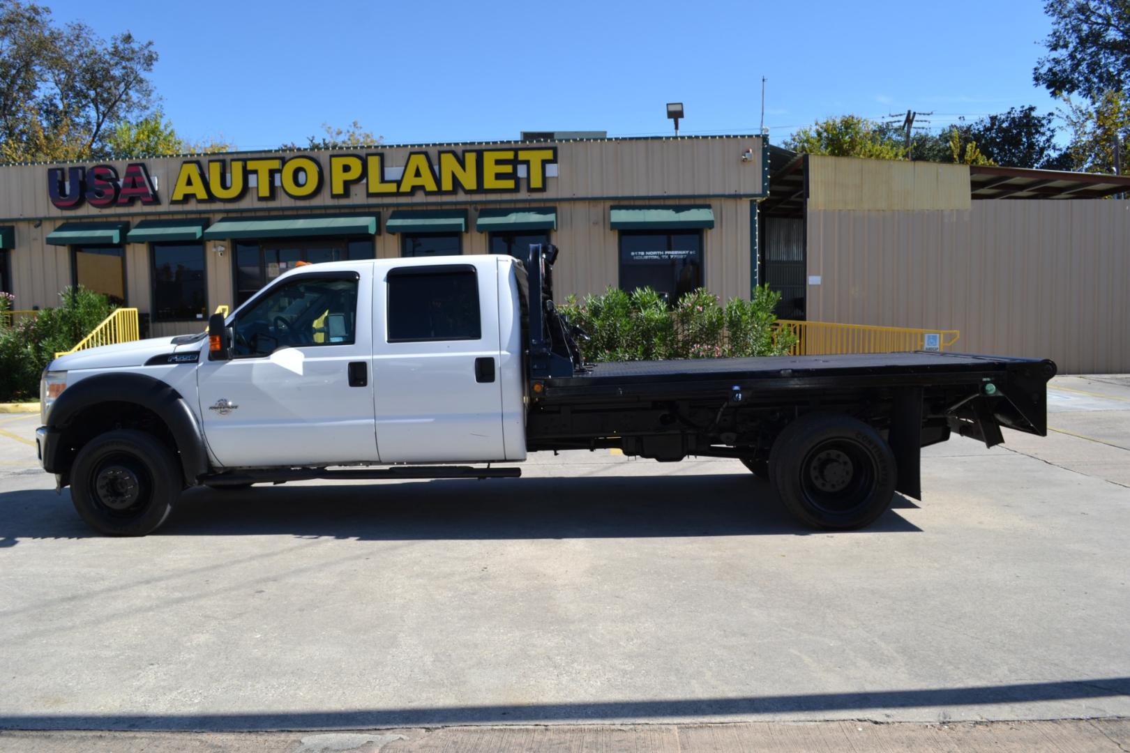 2013 WHITE Ford F550 with an POWERSTROKE 6.7L DIESEL engine, AUTOMATIC transmission, located at 9172 North Fwy, Houston, TX, 77037, (713) 910-6868, 29.887470, -95.411903 - CREW CAB, 11FT FLATBED, BUMPER PULL HITCH, 19,000LB GVWR , 4X4, POWER WINDOWS , LOCKS & MIRRORS, CRUISE CONTROL, COLD A/C - Photo#7